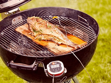 Угольный гриль WEBER Master-Touch GBS Premium E-5770